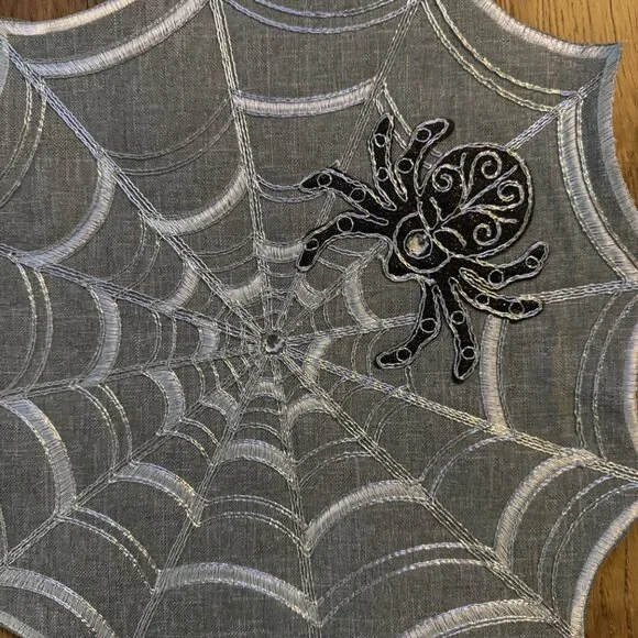 SECRET CELEBRITY SPIDER WEB TRIO TABLE RUNNER 14 X 36 INCHES - Picture 4 of 6